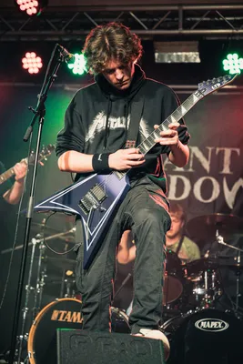 Distant Shadow - Galerie 11